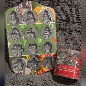 Cookie cutter set and cookie pan